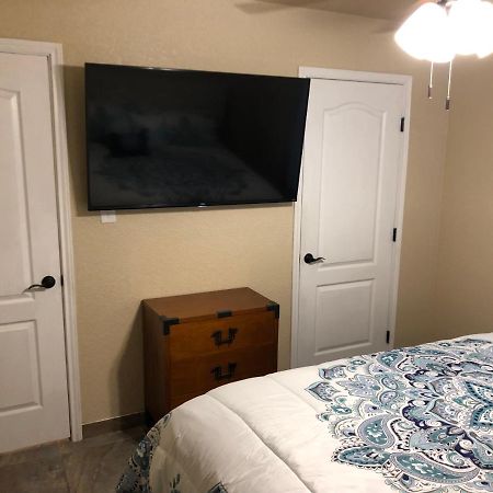 Апартаменты The Rustic @ Paseo De Encinal Dr # 4 Игл-Пасс Экстерьер фото